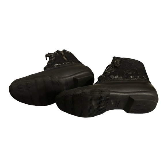 Sperry saltwater duck boots in size 8. Black lace pattern. Excellent condition. - Picture 4 of 6